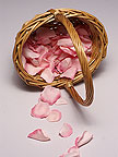 Ozdobné doplnky na slávnostný stôl - lupene ruží