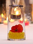 Ozdobný svietnik s kahancom, so živými/umelými kvetmi alebo farebnými guličkami